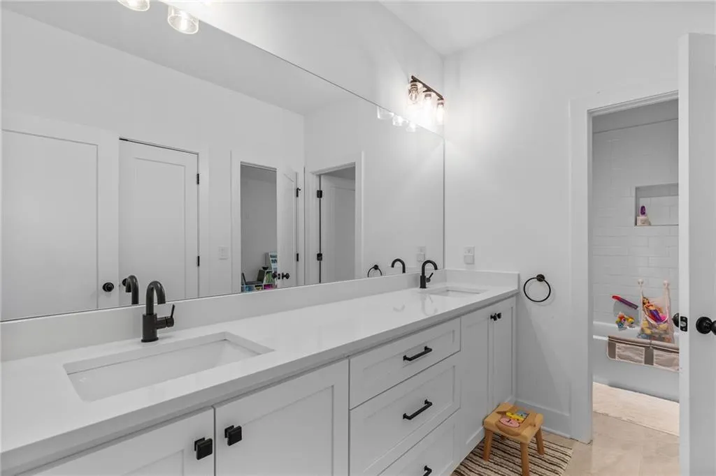 Brookhaven, Georgia 30319, 5 Bedrooms Bedrooms, ,4 BathroomsBathrooms,Residential,For Sale,7620284