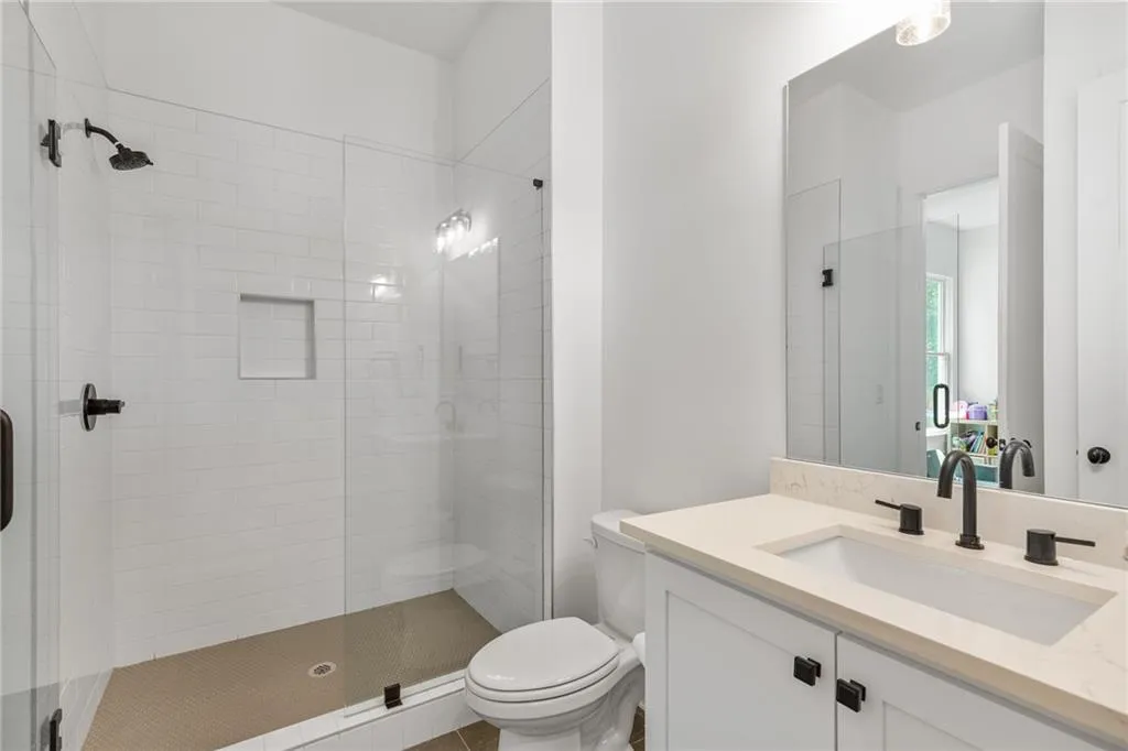 Brookhaven, Georgia 30319, 5 Bedrooms Bedrooms, ,4 BathroomsBathrooms,Residential,For Sale,7620284