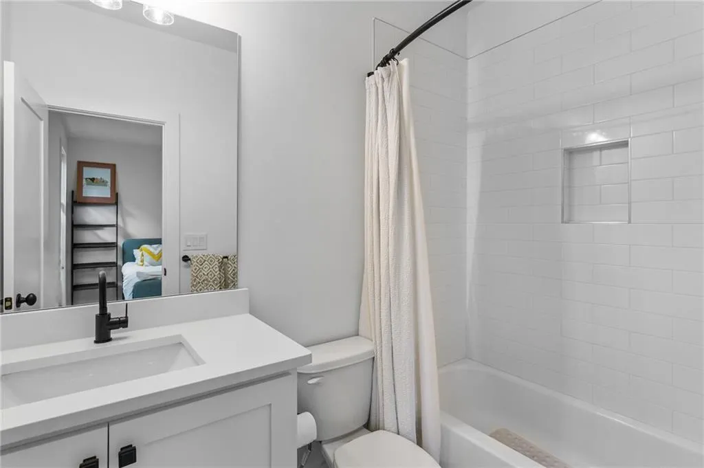 Brookhaven, Georgia 30319, 5 Bedrooms Bedrooms, ,4 BathroomsBathrooms,Residential,For Sale,7620284