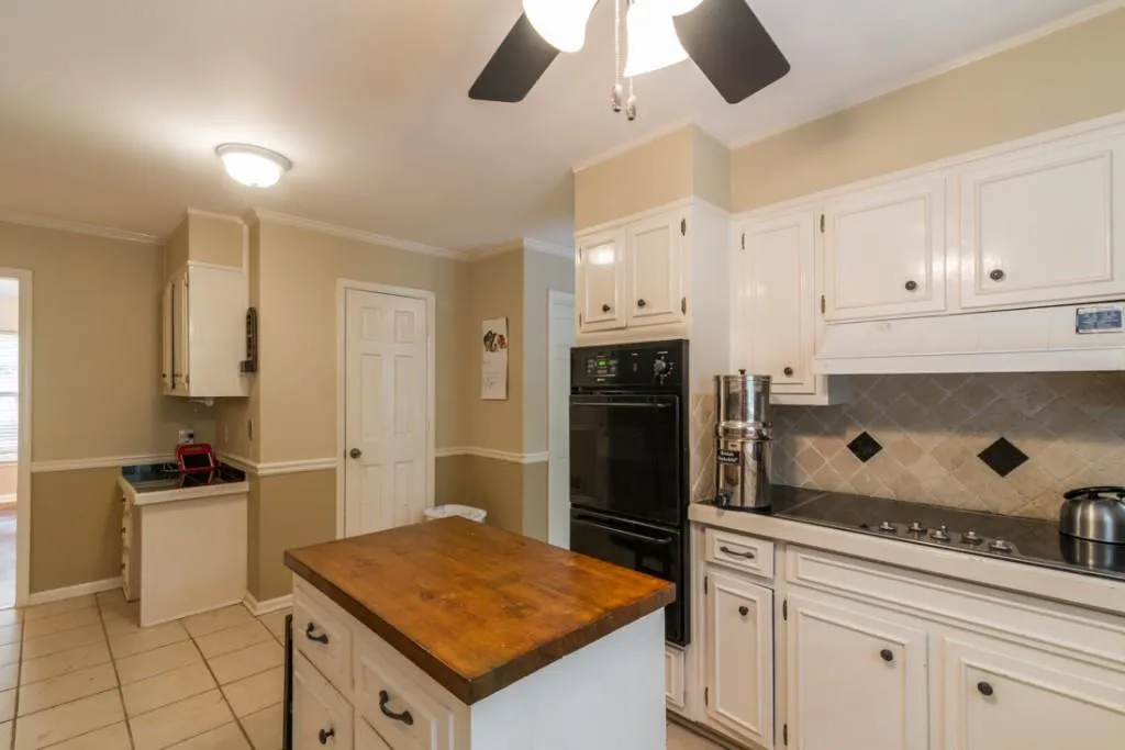 205 Berwick Drive, Sandy Springs, Georgia 30328, 5 Bedrooms Bedrooms, ,3 BathroomsBathrooms,Residential,Sold,205 Berwick Drive,5713329 205 Berwick Drive, Sandy Springs, Georgia 30328, 5 Bedrooms Bedrooms, ,3 BathroomsBathrooms,Residential,Sold,205 Berwick Drive,5713329