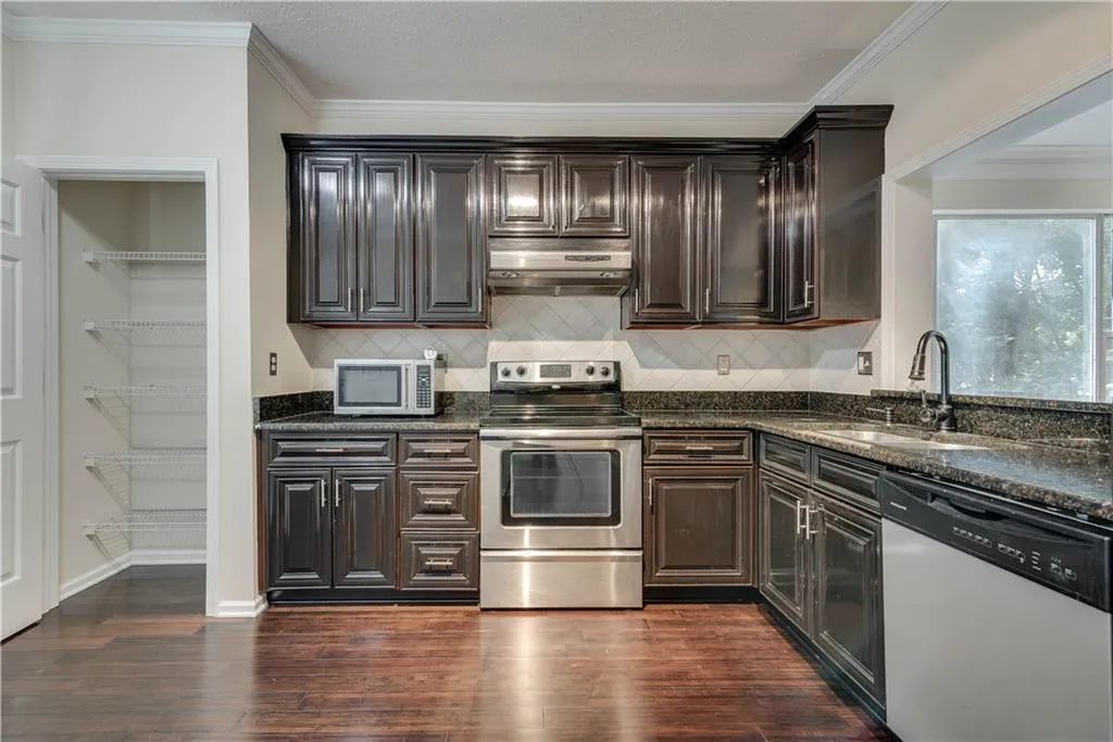 5559 Glenridge Drive Unit 1202, Atlanta, Georgia 30342, 2 Bedrooms Bedrooms, ,2 BathroomsBathrooms,Residential,Sold,5559 Glenridge Drive Unit 1202,6882430