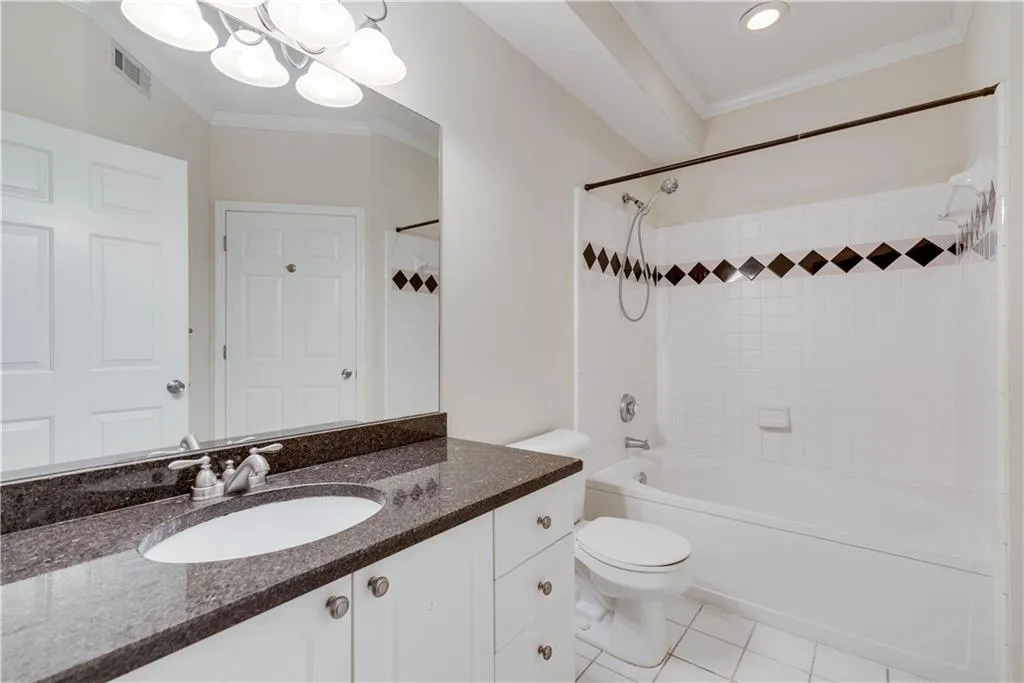 5559 Glenridge Drive Unit 1202, Atlanta, Georgia 30342, 2 Bedrooms Bedrooms, ,2 BathroomsBathrooms,Residential,Sold,5559 Glenridge Drive Unit 1202,6882430