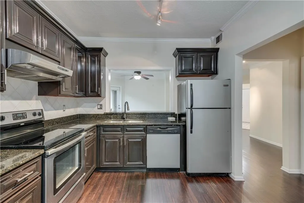 5559 Glenridge Drive Unit 1202, Atlanta, Georgia 30342, 2 Bedrooms Bedrooms, ,2 BathroomsBathrooms,Residential,Sold,5559 Glenridge Drive Unit 1202,6882430