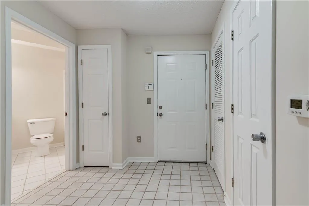 5559 Glenridge Drive Unit 1202, Atlanta, Georgia 30342, 2 Bedrooms Bedrooms, ,2 BathroomsBathrooms,Residential,Sold,5559 Glenridge Drive Unit 1202,6882430