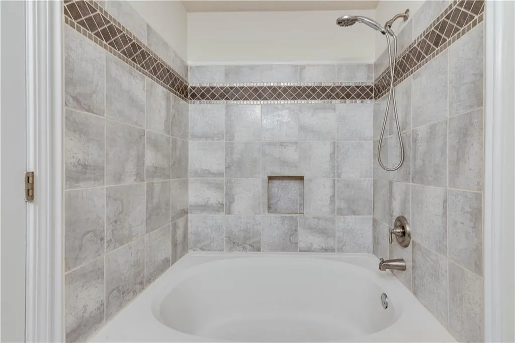 5559 Glenridge Drive Unit 1202, Atlanta, Georgia 30342, 2 Bedrooms Bedrooms, ,2 BathroomsBathrooms,Residential,Sold,5559 Glenridge Drive Unit 1202,6882430