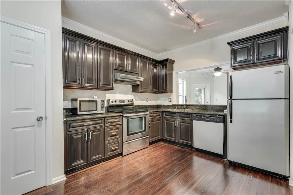 5559 Glenridge Drive Unit 1202, Atlanta, Georgia 30342, 2 Bedrooms Bedrooms, ,2 BathroomsBathrooms,Residential,Sold,5559 Glenridge Drive Unit 1202,6882430