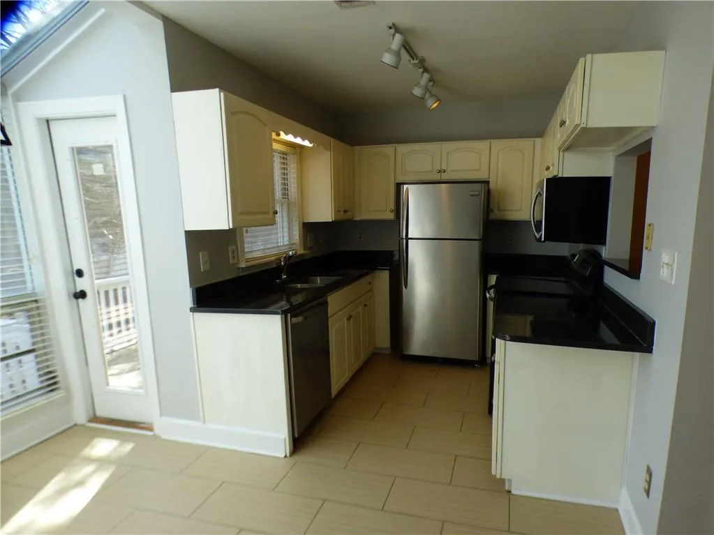 7500 Roswell Road Unit 111, Sandy Springs, Georgia 30350, 2 Bedrooms Bedrooms, ,2 BathroomsBathrooms,Residential,Sold,7500 Roswell Road Unit 111,6522254