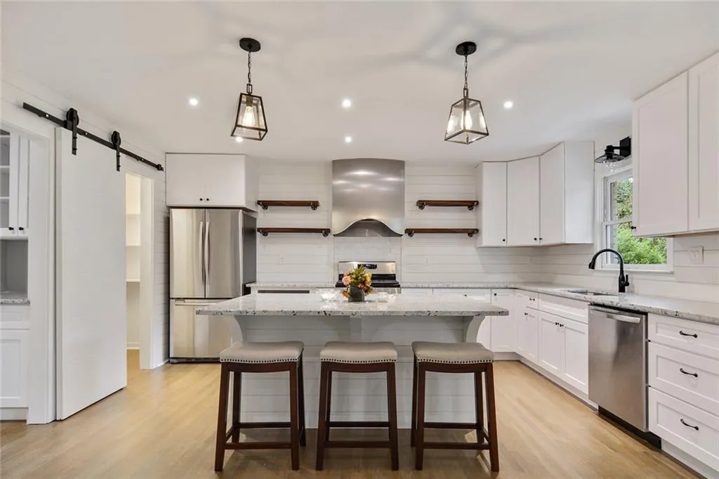 290 Hillswick Court, Sandy Springs, Georgia 30328, 4 Bedrooms Bedrooms, ,3 BathroomsBathrooms,Residential,Sold,290 Hillswick Court,6792520