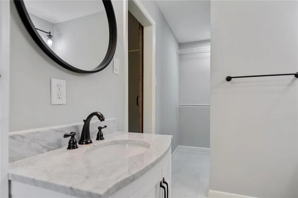 290 Hillswick Court, Sandy Springs, Georgia 30328, 4 Bedrooms Bedrooms, ,3 BathroomsBathrooms,Residential,Sold,290 Hillswick Court,6792520