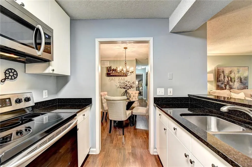 106 Barrington Hills Drive, Sandy Springs, Georgia 30350, 2 Bedrooms Bedrooms, ,2 BathroomsBathrooms,Residential,Sold,106 Barrington Hills Drive,6552572