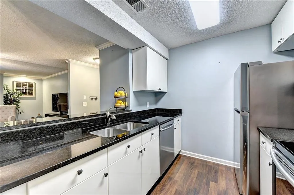 106 Barrington Hills Drive, Sandy Springs, Georgia 30350, 2 Bedrooms Bedrooms, ,2 BathroomsBathrooms,Residential,Sold,106 Barrington Hills Drive,6552572