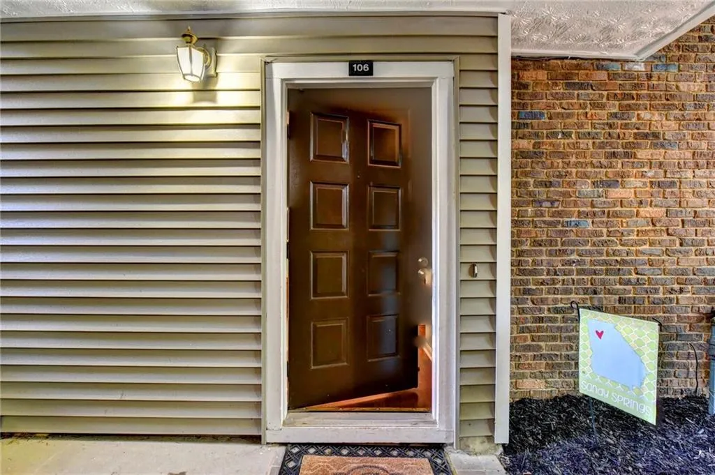 106 Barrington Hills Drive, Sandy Springs, Georgia 30350, 2 Bedrooms Bedrooms, ,2 BathroomsBathrooms,Residential,Sold,106 Barrington Hills Drive,6552572