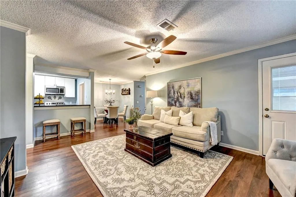 106 Barrington Hills Drive, Sandy Springs, Georgia 30350, 2 Bedrooms Bedrooms, ,2 BathroomsBathrooms,Residential,Sold,106 Barrington Hills Drive,6552572