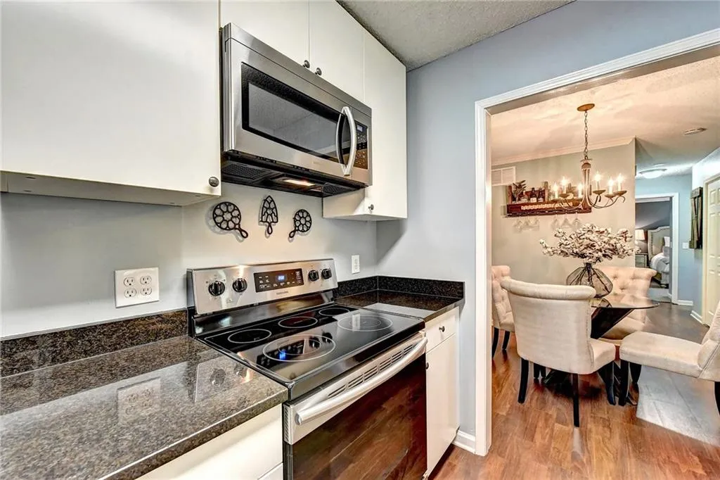 106 Barrington Hills Drive, Sandy Springs, Georgia 30350, 2 Bedrooms Bedrooms, ,2 BathroomsBathrooms,Residential,Sold,106 Barrington Hills Drive,6552572