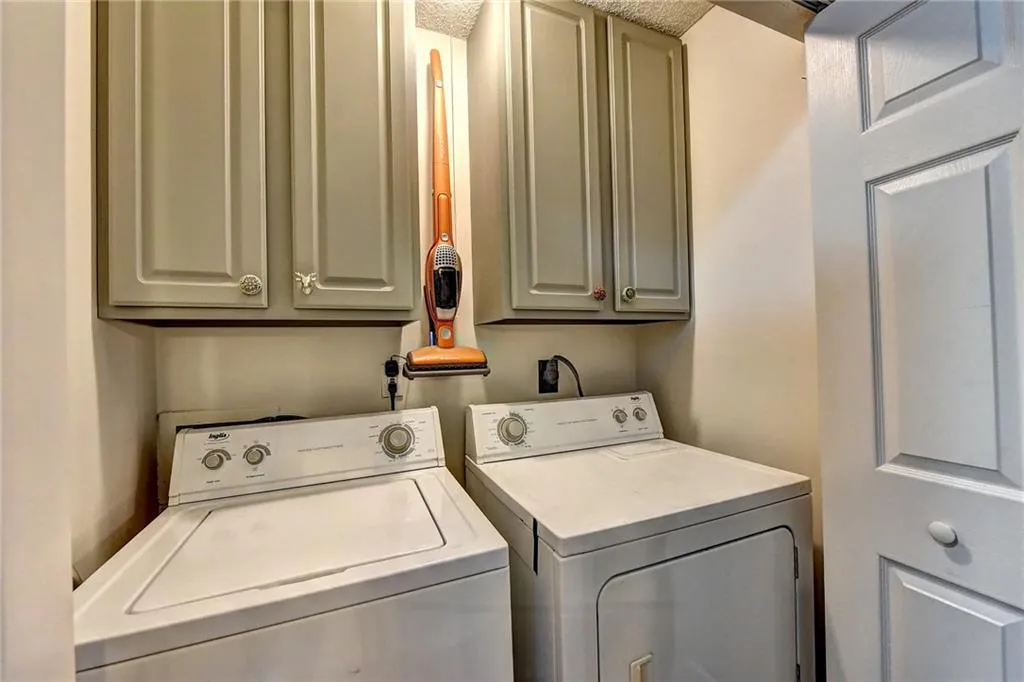 106 Barrington Hills Drive, Sandy Springs, Georgia 30350, 2 Bedrooms Bedrooms, ,2 BathroomsBathrooms,Residential,Sold,106 Barrington Hills Drive,6552572