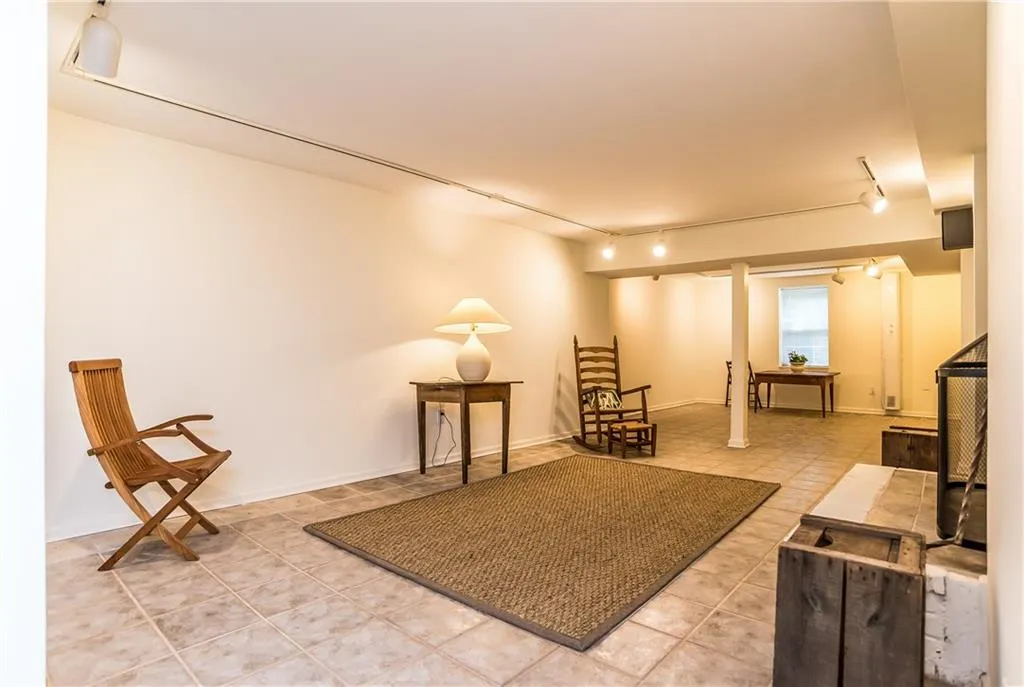 174 Johnson Ferry Road Nw, Sandy Springs, Georgia 30328, 3 Bedrooms Bedrooms, ,2 BathroomsBathrooms,Residential,Sold,174 Johnson Ferry Road Nw,5907025
