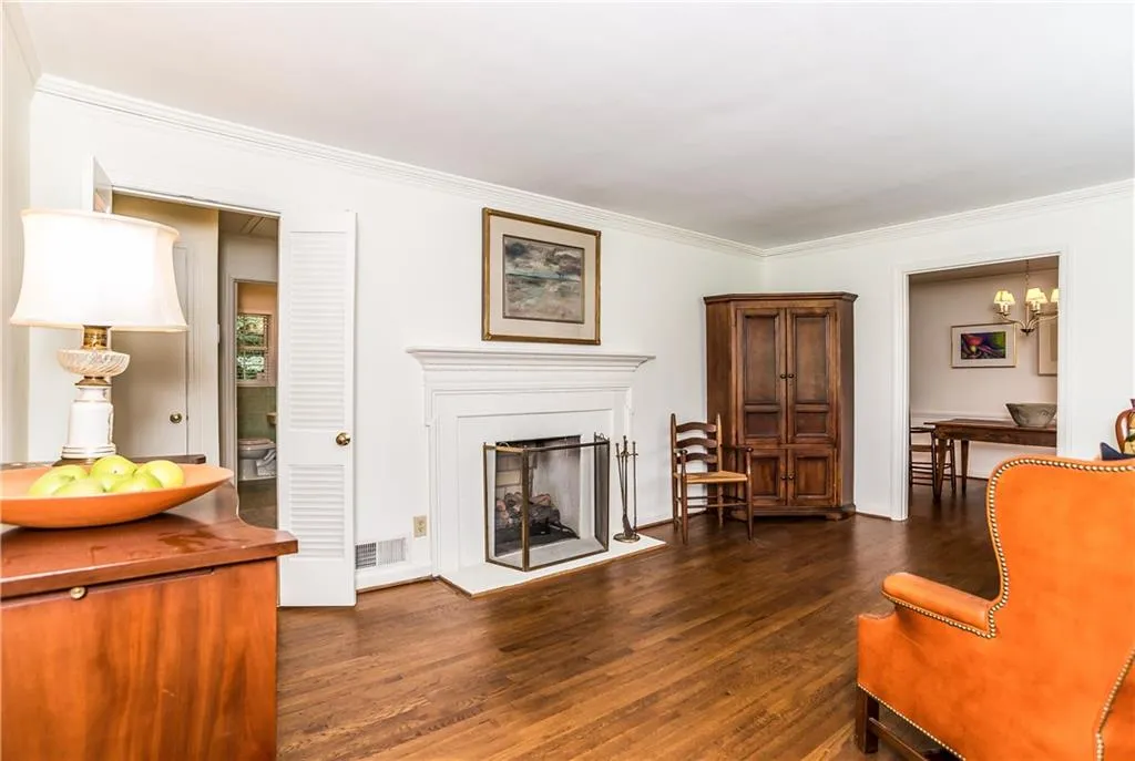 174 Johnson Ferry Road Nw, Sandy Springs, Georgia 30328, 3 Bedrooms Bedrooms, ,2 BathroomsBathrooms,Residential,Sold,174 Johnson Ferry Road Nw,5907025