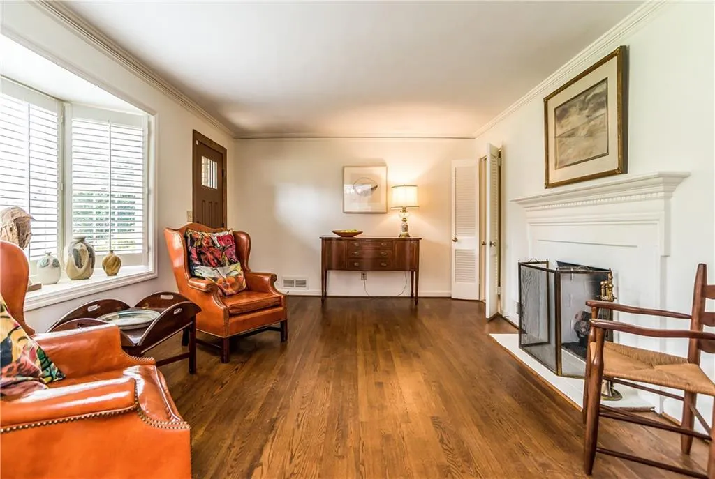 174 Johnson Ferry Road Nw, Sandy Springs, Georgia 30328, 3 Bedrooms Bedrooms, ,2 BathroomsBathrooms,Residential,Sold,174 Johnson Ferry Road Nw,5907025