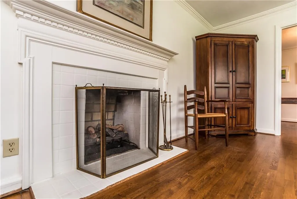 174 Johnson Ferry Road Nw, Sandy Springs, Georgia 30328, 3 Bedrooms Bedrooms, ,2 BathroomsBathrooms,Residential,Sold,174 Johnson Ferry Road Nw,5907025