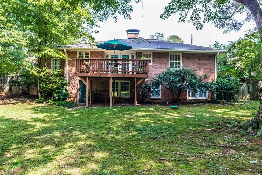 174 Johnson Ferry Road Nw, Sandy Springs, Georgia 30328, 3 Bedrooms Bedrooms, ,2 BathroomsBathrooms,Residential,Sold,174 Johnson Ferry Road Nw,5907025