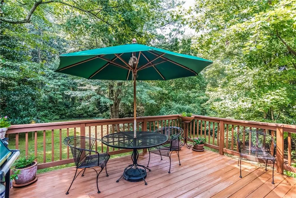 174 Johnson Ferry Road Nw, Sandy Springs, Georgia 30328, 3 Bedrooms Bedrooms, ,2 BathroomsBathrooms,Residential,Sold,174 Johnson Ferry Road Nw,5907025