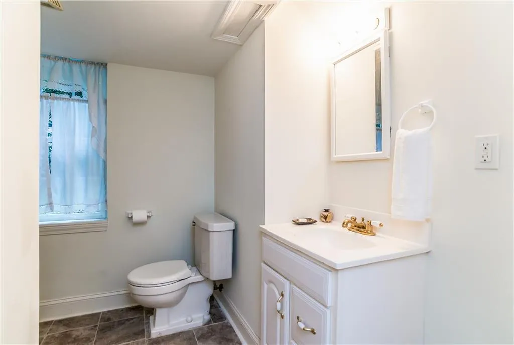 174 Johnson Ferry Road Nw, Sandy Springs, Georgia 30328, 3 Bedrooms Bedrooms, ,2 BathroomsBathrooms,Residential,Sold,174 Johnson Ferry Road Nw,5907025
