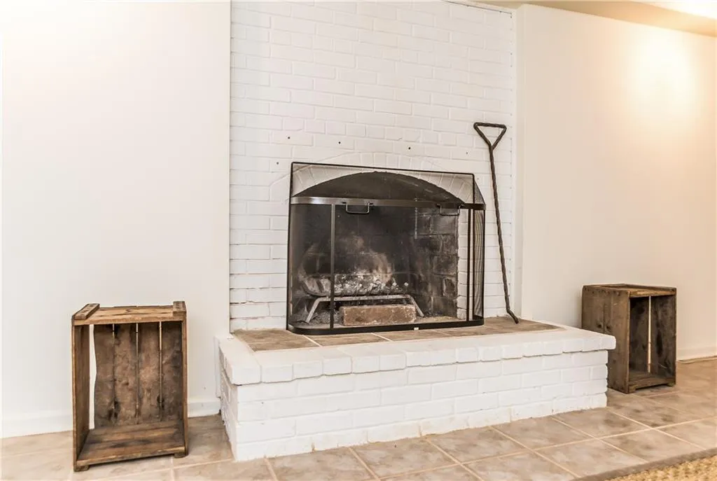 174 Johnson Ferry Road Nw, Sandy Springs, Georgia 30328, 3 Bedrooms Bedrooms, ,2 BathroomsBathrooms,Residential,Sold,174 Johnson Ferry Road Nw,5907025