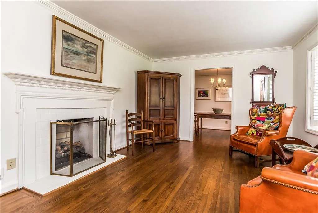 174 Johnson Ferry Road Nw, Sandy Springs, Georgia 30328, 3 Bedrooms Bedrooms, ,2 BathroomsBathrooms,Residential,Sold,174 Johnson Ferry Road Nw,5907025