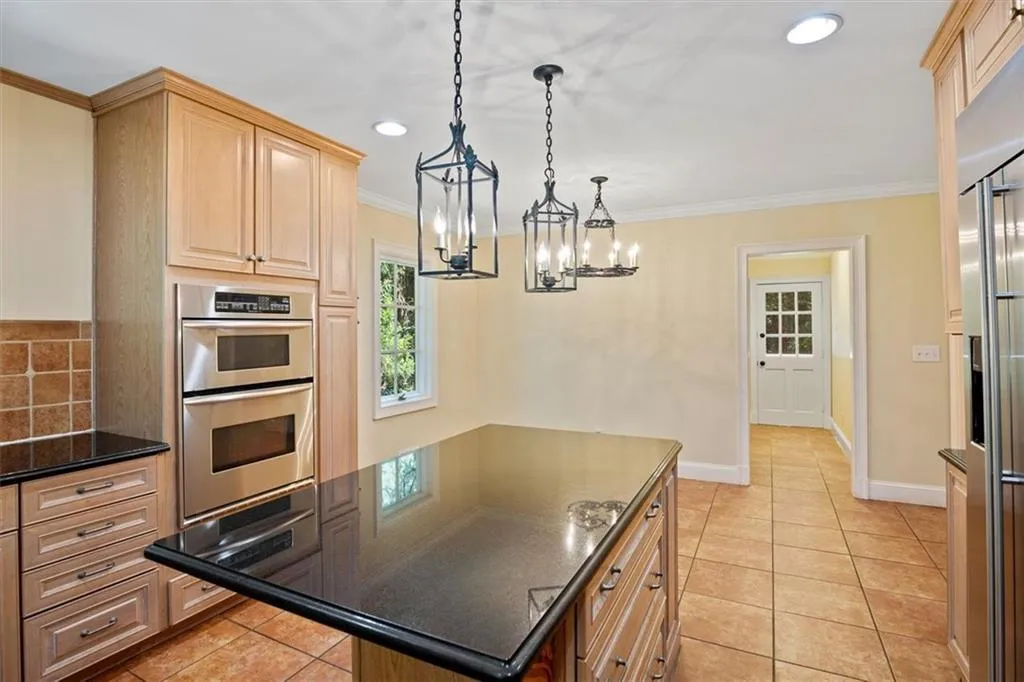 8915 River Run, Sandy Springs, Georgia 30350, 5 Bedrooms Bedrooms, ,4 BathroomsBathrooms,Residential,Sold,8915 River Run,6943445