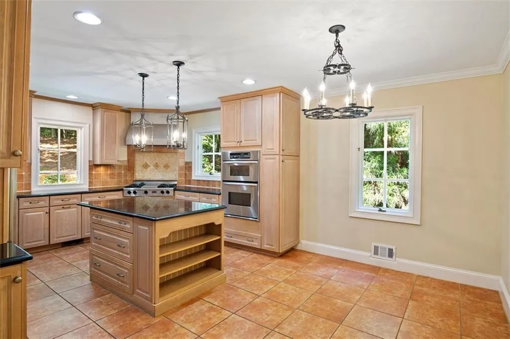 8915 River Run, Sandy Springs, Georgia 30350, 5 Bedrooms Bedrooms, ,4 BathroomsBathrooms,Residential,Sold,8915 River Run,6943445
