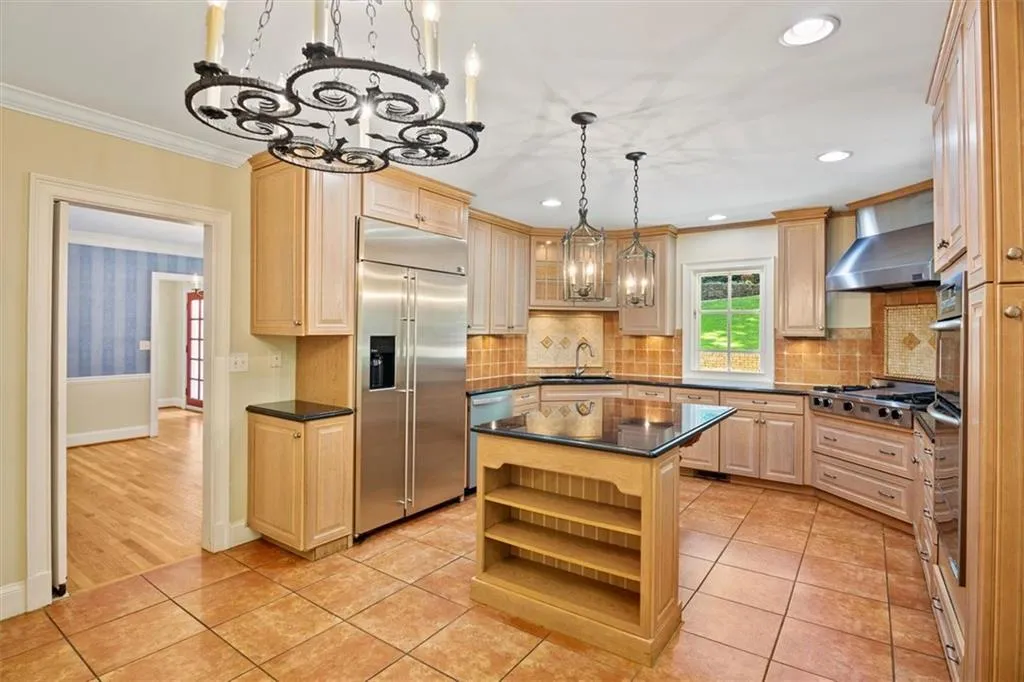 8915 River Run, Sandy Springs, Georgia 30350, 5 Bedrooms Bedrooms, ,4 BathroomsBathrooms,Residential,Sold,8915 River Run,6943445