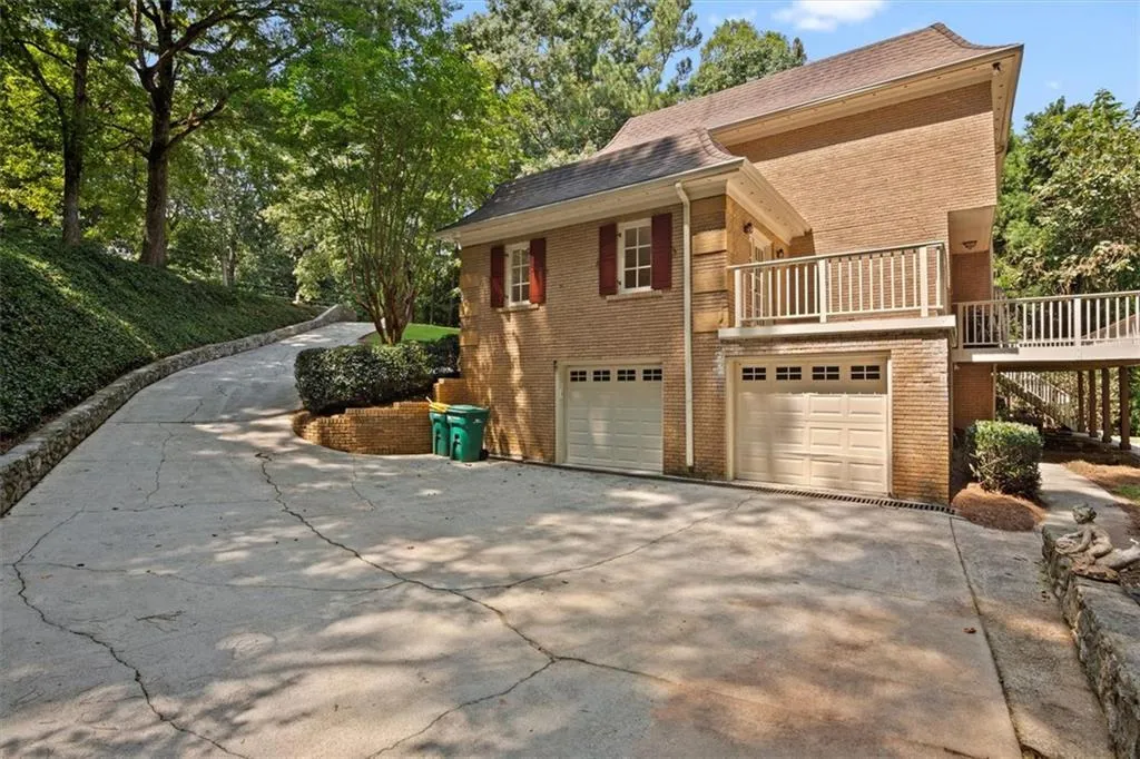 8915 River Run, Sandy Springs, Georgia 30350, 5 Bedrooms Bedrooms, ,4 BathroomsBathrooms,Residential,Sold,8915 River Run,6943445