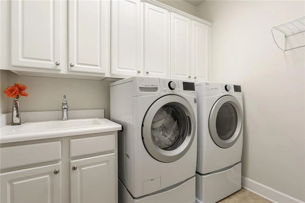 145 Barkley Lane, Sandy Springs, Georgia 30328, 3 Bedrooms Bedrooms, ,3 BathroomsBathrooms,Residential,Sold,145 Barkley Lane,6723997