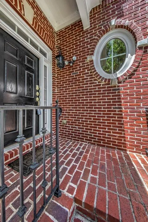2694 Lenox Road Ne Unit 15, Atlanta, Georgia 30324, 4 Bedrooms Bedrooms, ,3 BathroomsBathrooms,Residential,Sold,2694 Lenox Road Ne Unit 15,6055602