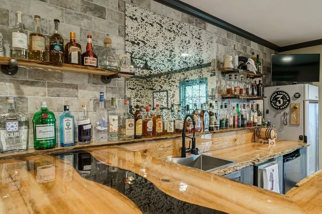 5165 Falcon Chase Lane, Atlanta, Georgia 30342, 5 Bedrooms Bedrooms, ,3 BathroomsBathrooms,Residential,Sold,5165 Falcon Chase Lane,7029830