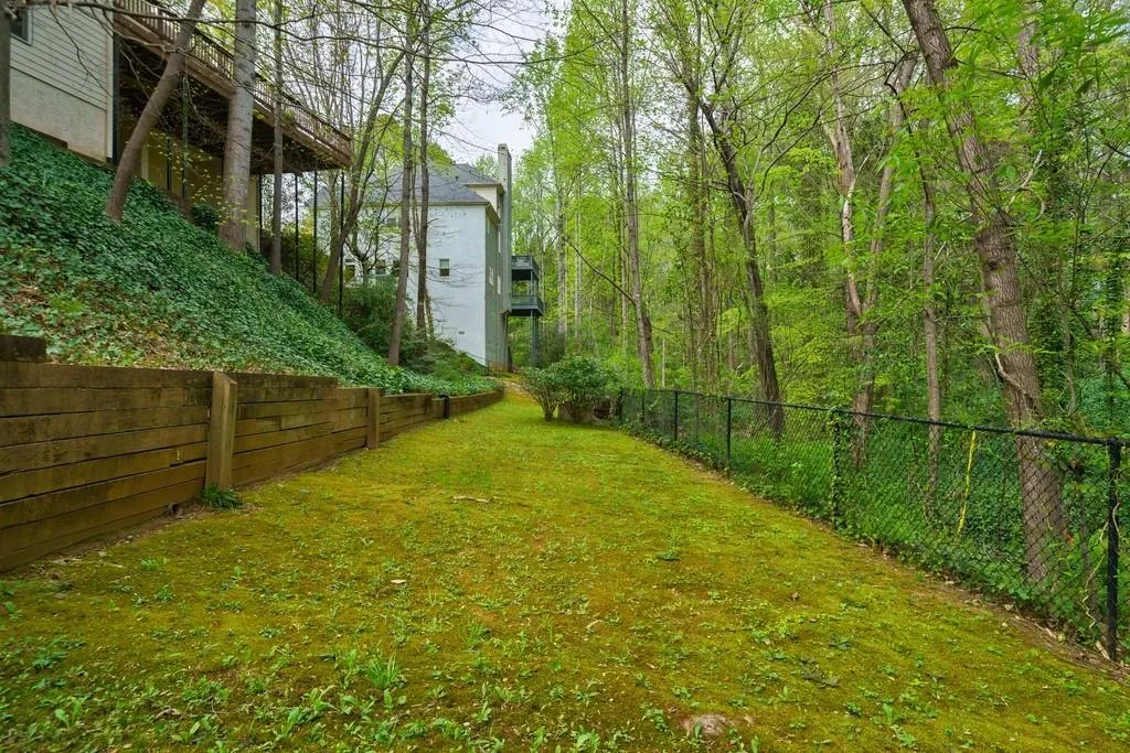 5165 Falcon Chase Lane, Atlanta, Georgia 30342, 5 Bedrooms Bedrooms, ,3 BathroomsBathrooms,Residential,Sold,5165 Falcon Chase Lane,7029830