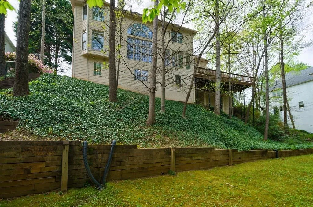 5165 Falcon Chase Lane, Atlanta, Georgia 30342, 5 Bedrooms Bedrooms, ,3 BathroomsBathrooms,Residential,Sold,5165 Falcon Chase Lane,7029830