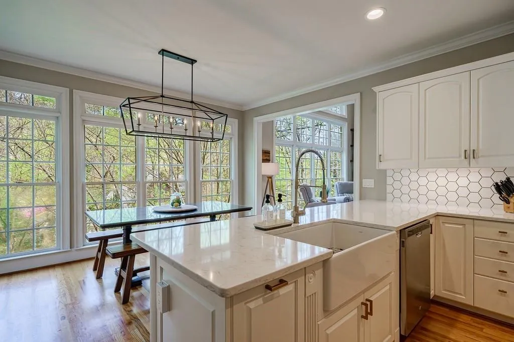 5165 Falcon Chase Lane, Atlanta, Georgia 30342, 5 Bedrooms Bedrooms, ,3 BathroomsBathrooms,Residential,Sold,5165 Falcon Chase Lane,7029830