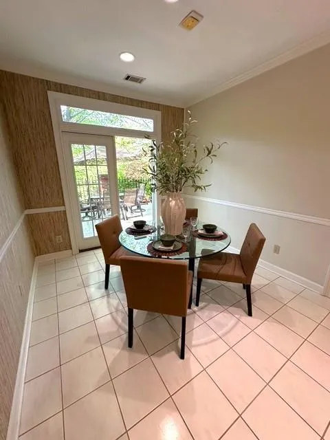 7155 Roswell Road Unit 40, Sandy Springs, Georgia 30328, 3 Bedrooms Bedrooms, ,3 BathroomsBathrooms,Residential,For Sale,7155 Roswell Road Unit 40,7750367