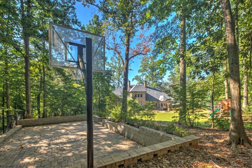 1110 Kingston Drive, Atlanta, Georgia 30342, 6 Bedrooms Bedrooms, ,6 BathroomsBathrooms,Residential,Sold,1110 Kingston Drive,5727597