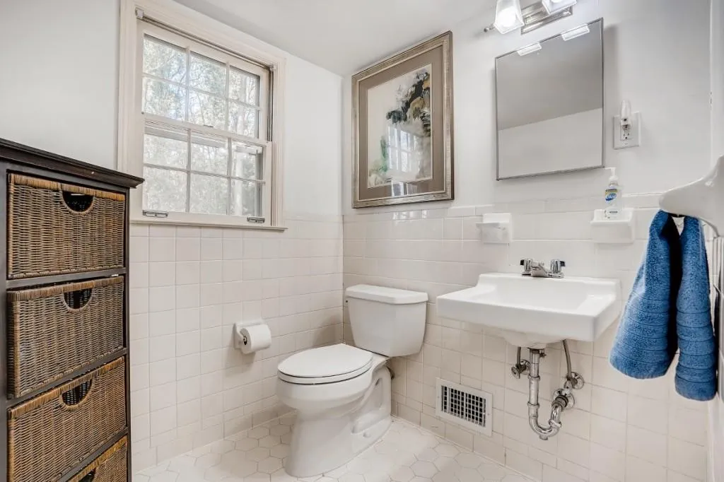 5780 Kayron Drive, Atlanta, Georgia 30328, 4 Bedrooms Bedrooms, ,3 BathroomsBathrooms,Residential,Sold,5780 Kayron Drive,6866679 5780 Kayron Drive, Atlanta, Georgia 30328, 4 Bedrooms Bedrooms, ,3 BathroomsBathrooms,Residential,Sold,5780 Kayron Drive,6866679