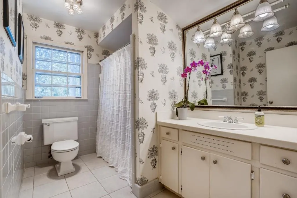 5780 Kayron Drive, Atlanta, Georgia 30328, 4 Bedrooms Bedrooms, ,3 BathroomsBathrooms,Residential,Sold,5780 Kayron Drive,6866679 5780 Kayron Drive, Atlanta, Georgia 30328, 4 Bedrooms Bedrooms, ,3 BathroomsBathrooms,Residential,Sold,5780 Kayron Drive,6866679