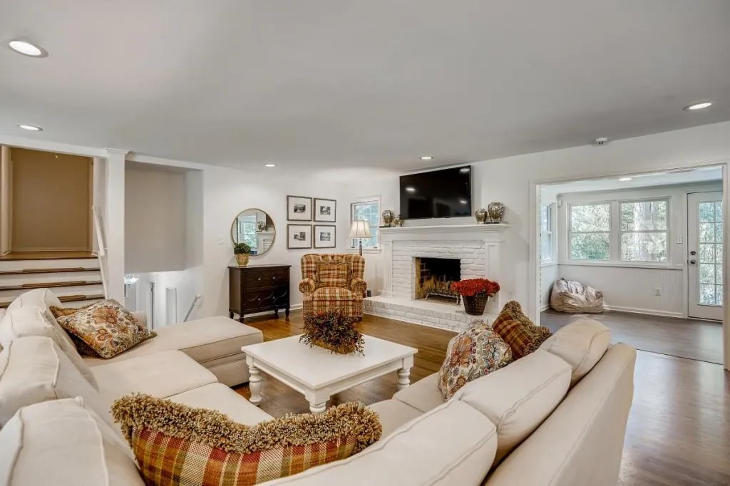 5780 Kayron Drive, Atlanta, Georgia 30328, 4 Bedrooms Bedrooms, ,3 BathroomsBathrooms,Residential,Sold,5780 Kayron Drive,6866679 5780 Kayron Drive, Atlanta, Georgia 30328, 4 Bedrooms Bedrooms, ,3 BathroomsBathrooms,Residential,Sold,5780 Kayron Drive,6866679