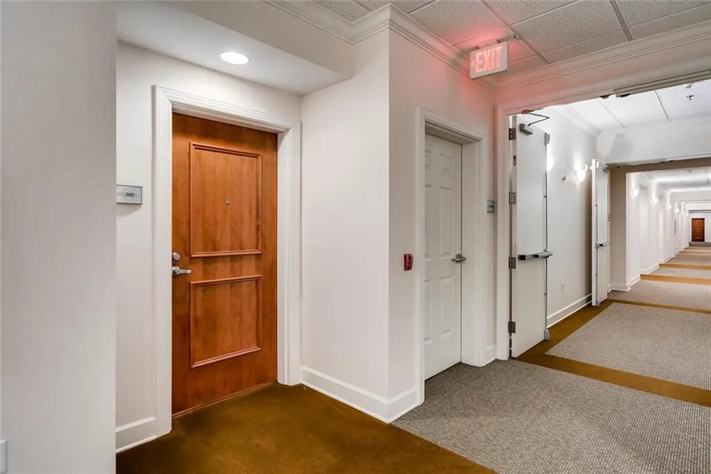 3820 Roswell Road Ne Unit 502, Atlanta, Georgia 30342, 2 Bedrooms Bedrooms, ,2 BathroomsBathrooms,Residential,Sold,3820 Roswell Road Ne Unit 502,5977233