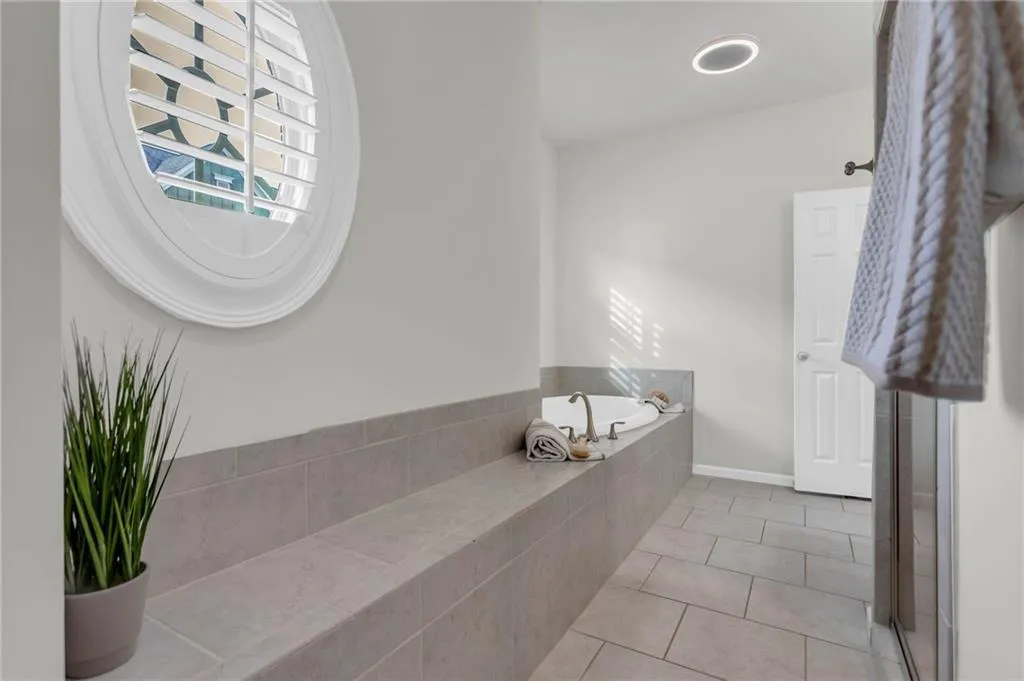 980 Bergeron Place, Atlanta, Georgia 30328, 4 Bedrooms Bedrooms, ,3 BathroomsBathrooms,Residential,Sold,980 Bergeron Place,7194930