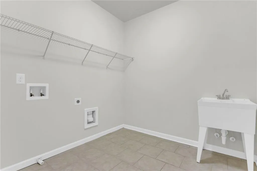 980 Bergeron Place, Atlanta, Georgia 30328, 4 Bedrooms Bedrooms, ,3 BathroomsBathrooms,Residential,Sold,980 Bergeron Place,7194930