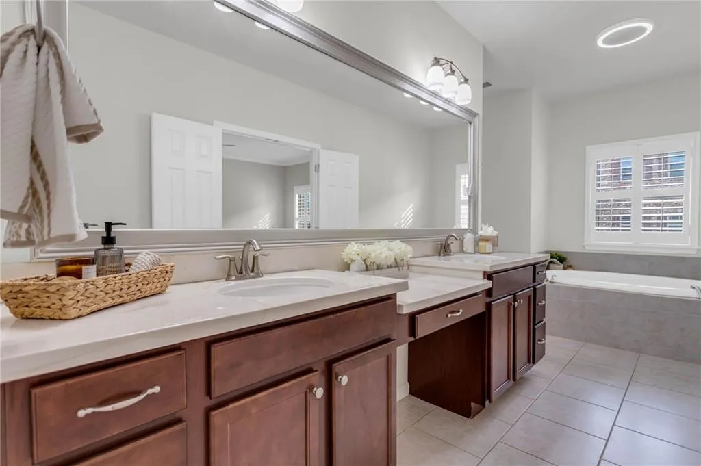 980 Bergeron Place, Atlanta, Georgia 30328, 4 Bedrooms Bedrooms, ,3 BathroomsBathrooms,Residential,Sold,980 Bergeron Place,7194930