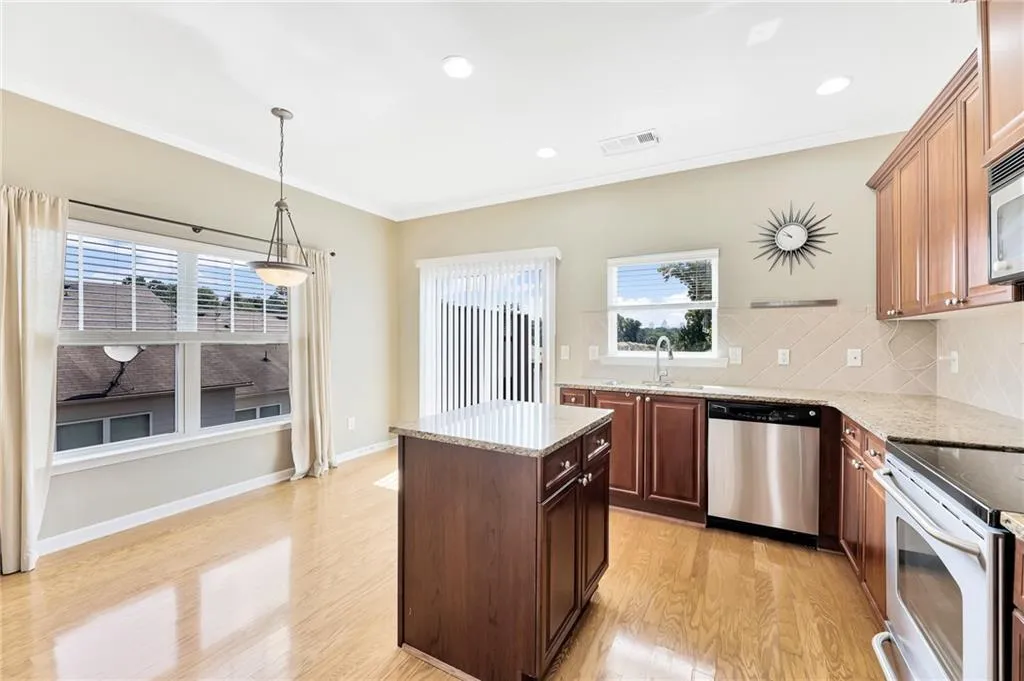 2003 Liberty Court Nw, Atlanta, Georgia 30318, 3 Bedrooms Bedrooms, ,3 BathroomsBathrooms,Residential,Sold,2003 Liberty Court Nw,6931112