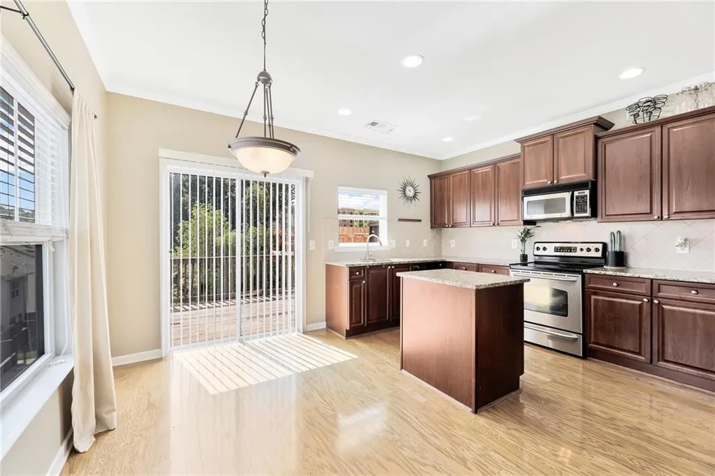 2003 Liberty Court Nw, Atlanta, Georgia 30318, 3 Bedrooms Bedrooms, ,3 BathroomsBathrooms,Residential,Sold,2003 Liberty Court Nw,6931112