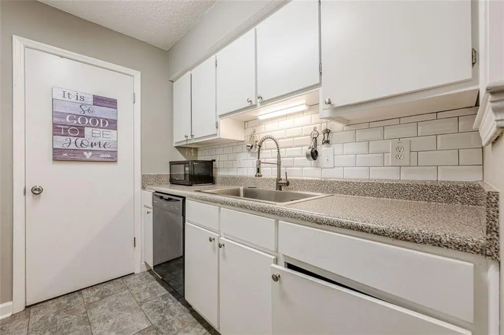 2015 Wingate Way, Atlanta, Georgia 30350, 2 Bedrooms Bedrooms, ,2 BathroomsBathrooms,Residential,For Sale,2015 Wingate Way,7581789